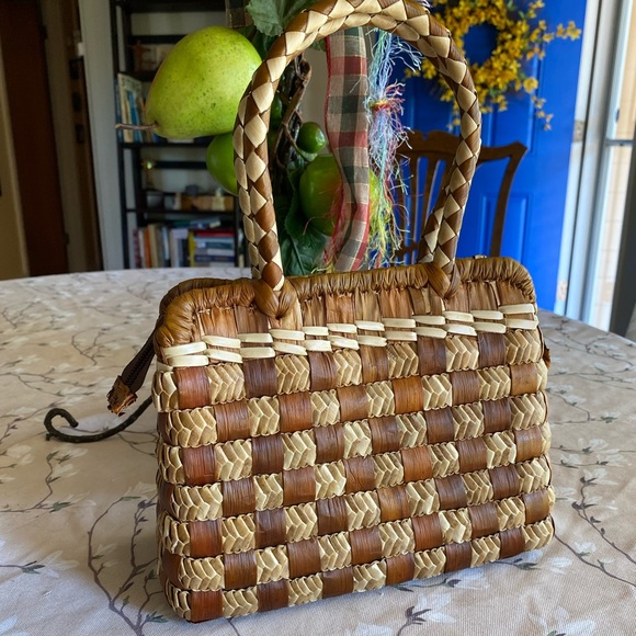 Handbags - ❤️HP❤️ Checkerboard Woven Reed Purse